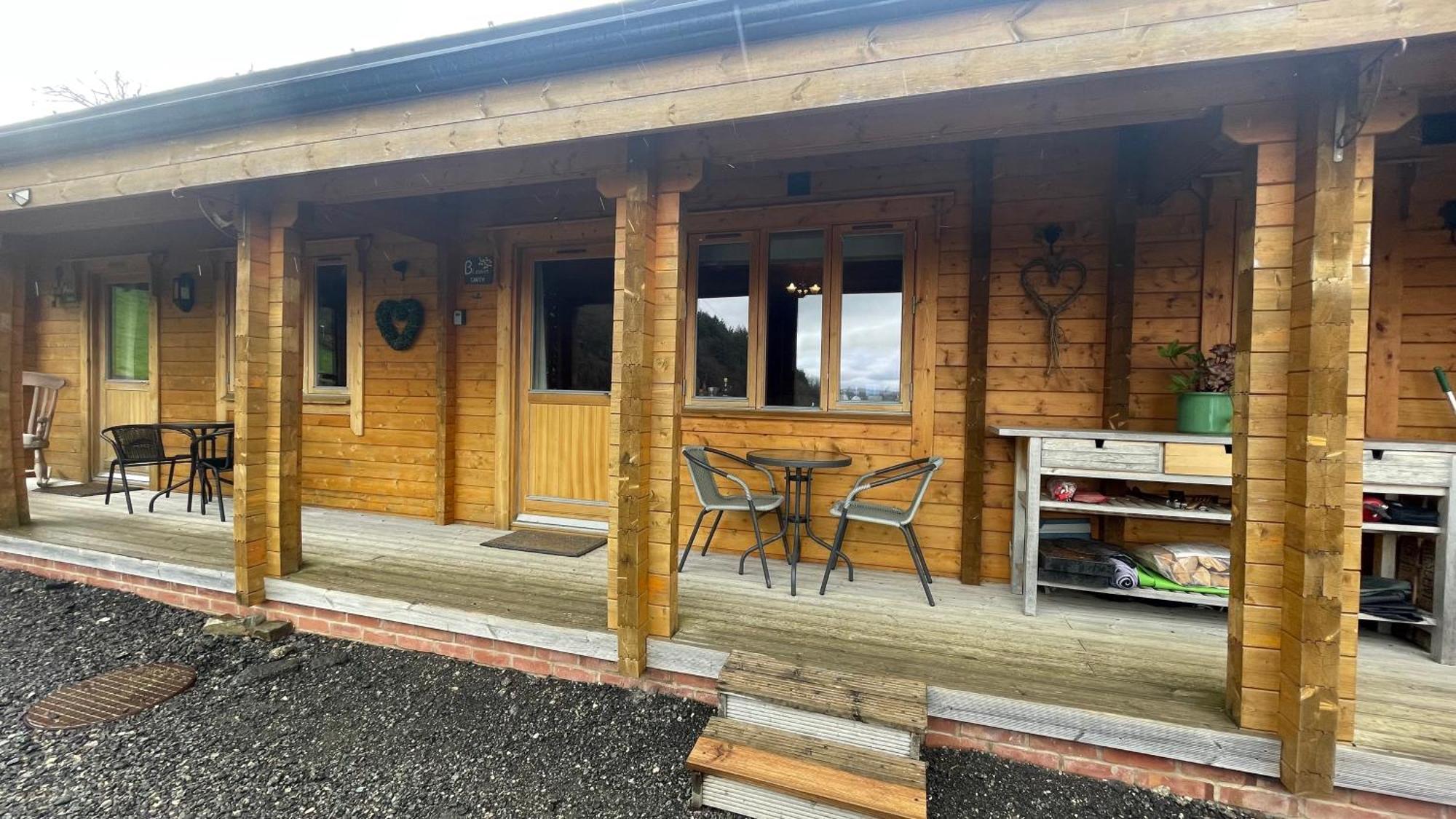 Blossom Cabin - Little Log Cabin In Wales Newtown  Extérieur photo
